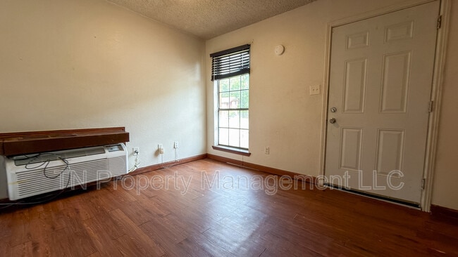 Building Photo - 206 Rue Royale