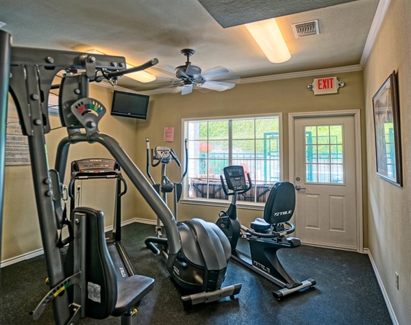 Fitness Center - River Hills Apartments