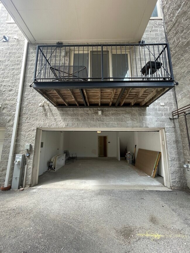 Building Photo - 4559 S King Dr