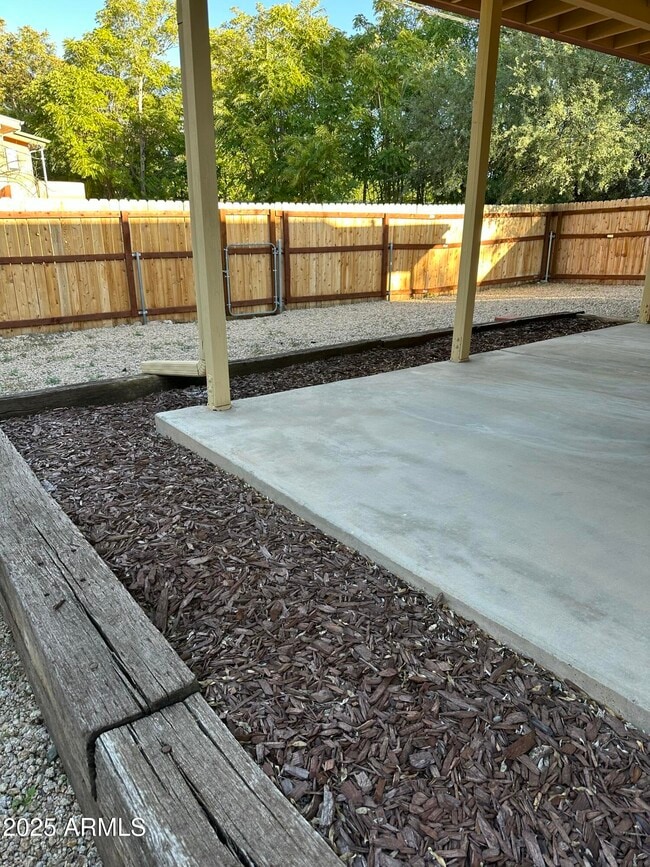 Building Photo - 819 N 5th St