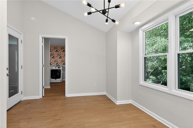Building Photo - 1480 Edinburgh Dr