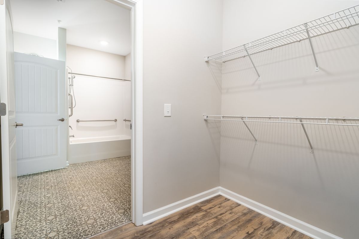 Building Photo - 1715 Sherwood St