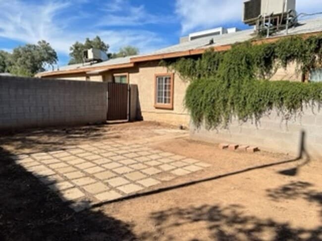 Building Photo - 600 S Roosevelt St