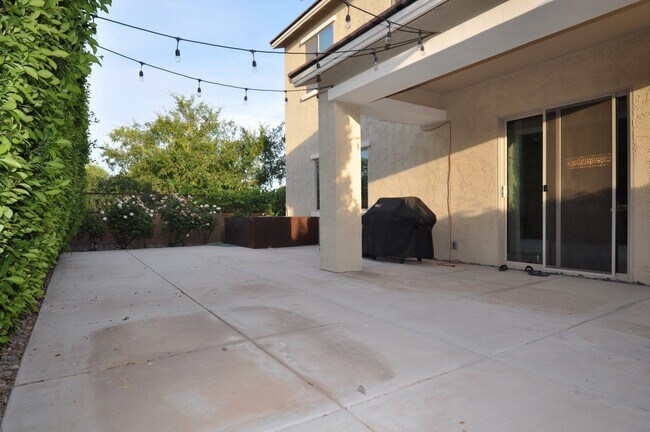 Building Photo - Stunning 5bed/3bath 2771 sq/ft Gilbert Home!