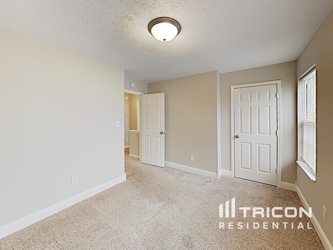 Building Photo - 6628 Waterstone Dr