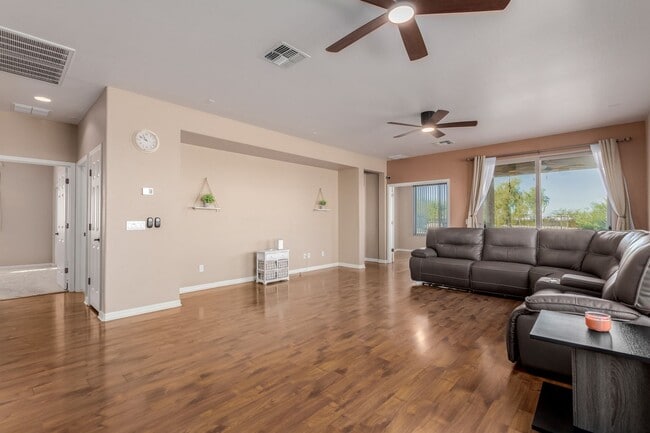 Building Photo - Gorgeous Property in 55+ Community