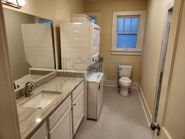 Building Photo - New Downtown Condo Feel With the Hillcrest Vibe!