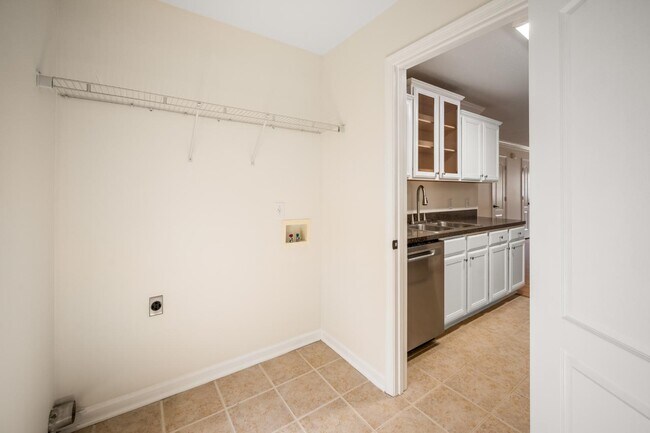 Building Photo - 66 Old Tavern Cir