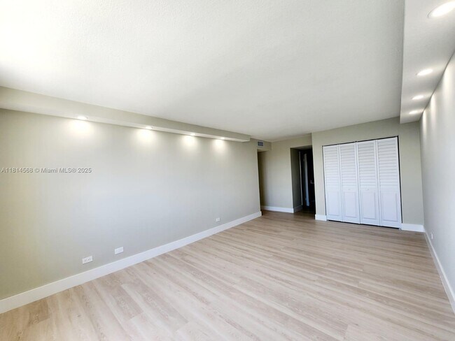 Building Photo - 250 174th St