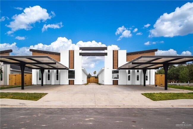 Building Photo - 608 N Alexandrite Ave