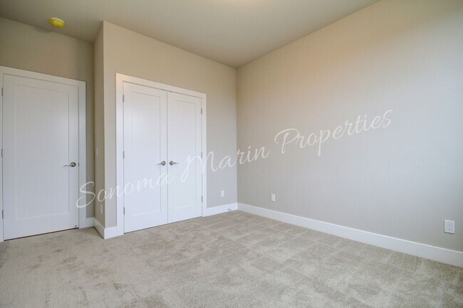 Building Photo - Gorgeous 4 Bed/3Bath House Available in De...