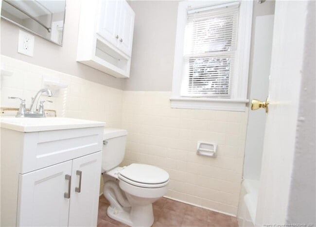 Building Photo - 1064 Nichols Dr