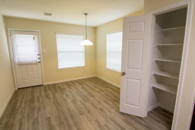 Building Photo - 12411 Gemma Ln