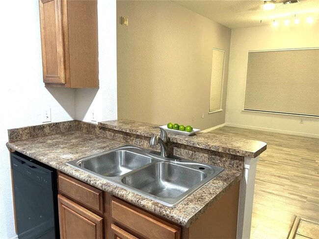 Building Photo - 6137 Metrowest Blvd