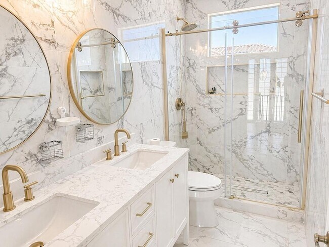 Building Photo - 8611 S 45th Glen