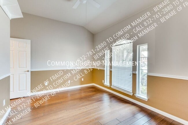 Building Photo - 815 Hickory St