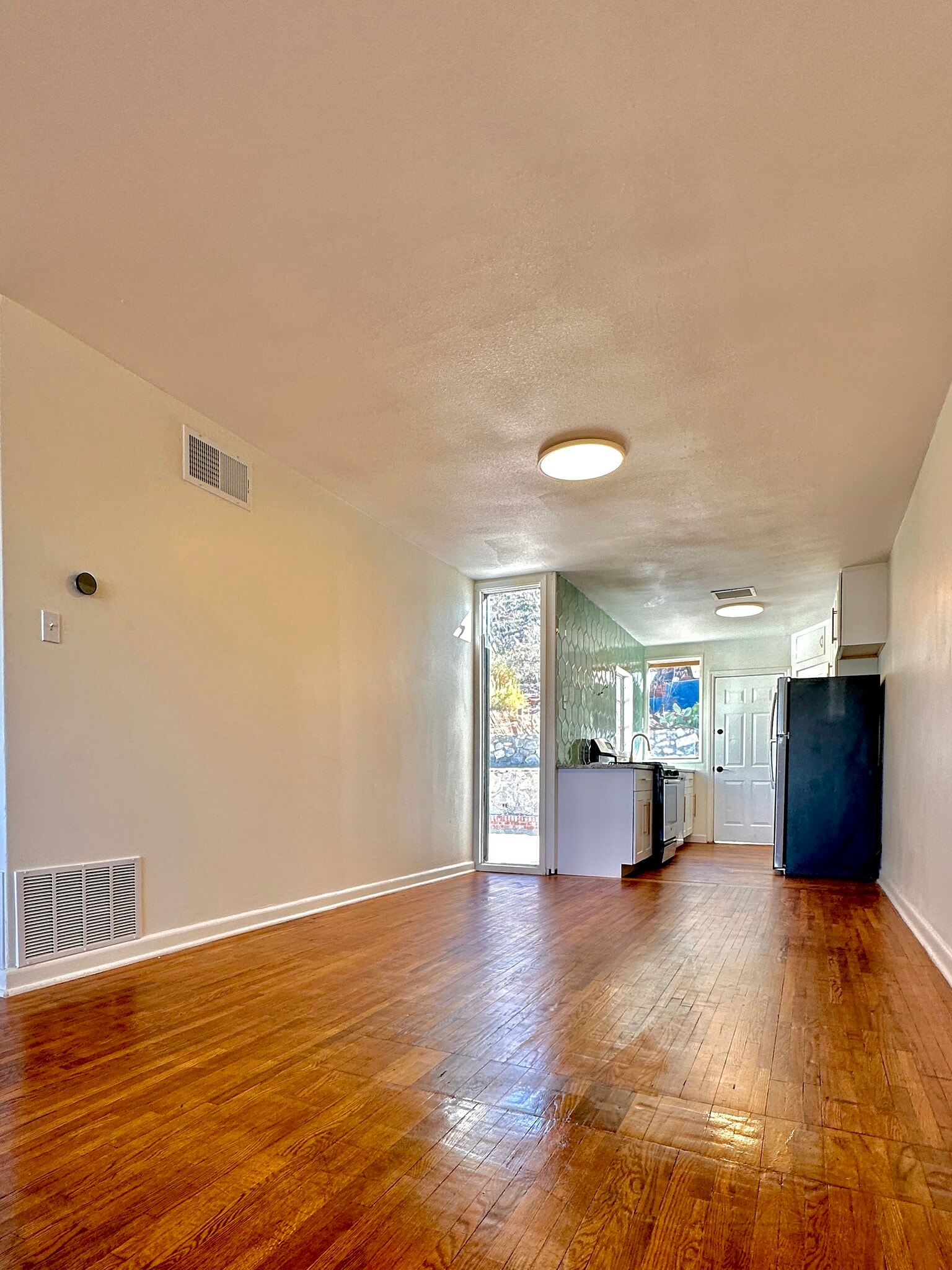 Building Photo - 2928 Piedmont Dr
