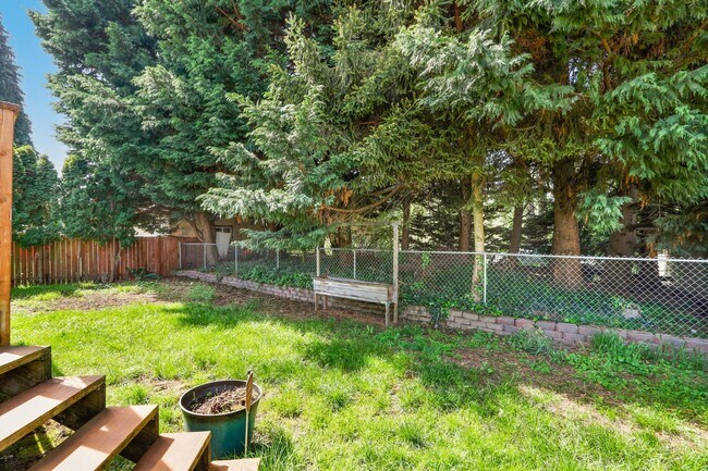 Building Photo - Beautiful Renovated Four Bedroom House for...