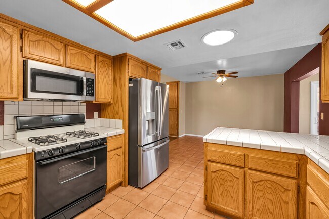 Building Photo - 57815 Desert Gold Dr