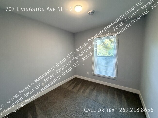 Building Photo - 707 Livingston Ave NE