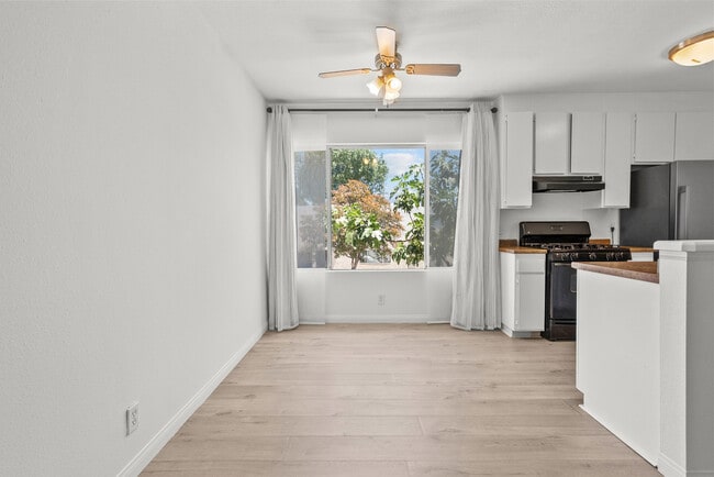 Building Photo - 21000 Parthenia St