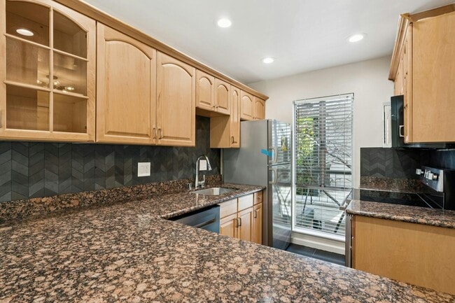 Building Photo - 1411 Creekside Dr