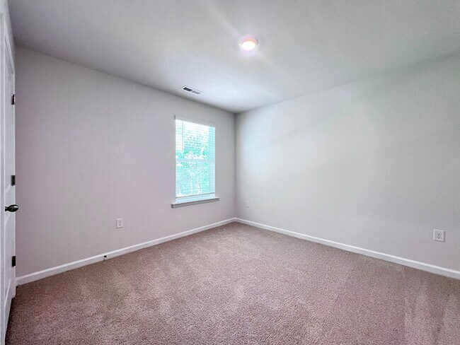 Building Photo - 258 Palm Dr