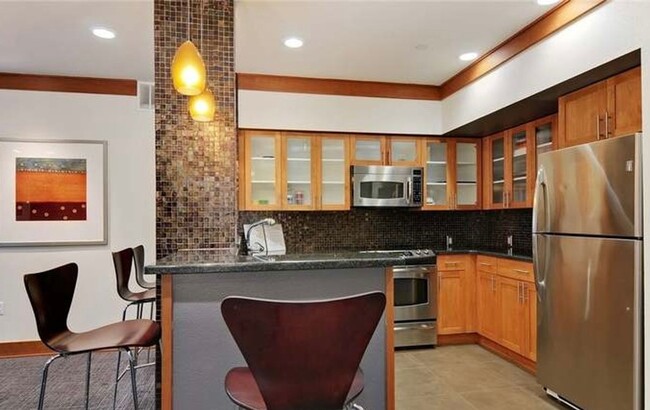 Building Photo - Beautiful Condo in the Heart of Ballard!
