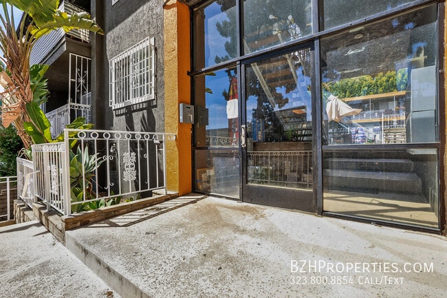 Building Photo - Beautiful 1 Bedroom in Prime Hollywood