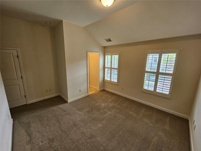 Building Photo - 2104 McFarlin Ln