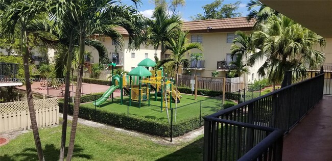Building Photo - 8550 SW 109th Ave