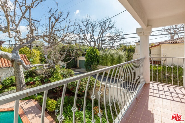 Building Photo - 158 S Anita Ave