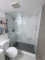 Building Photo - 896 SW 9th Street Cir