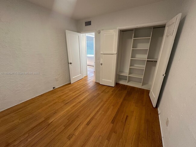 Building Photo - 1557 S Le Jeune Rd
