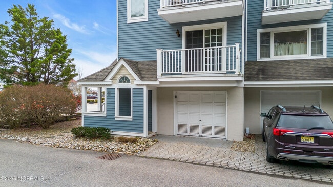 Building Photo - 336 E Lacey Rd