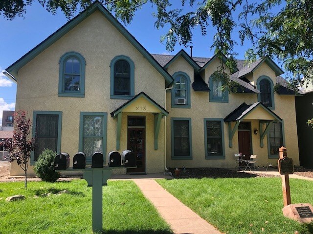 Front Entry - 213 Perry St