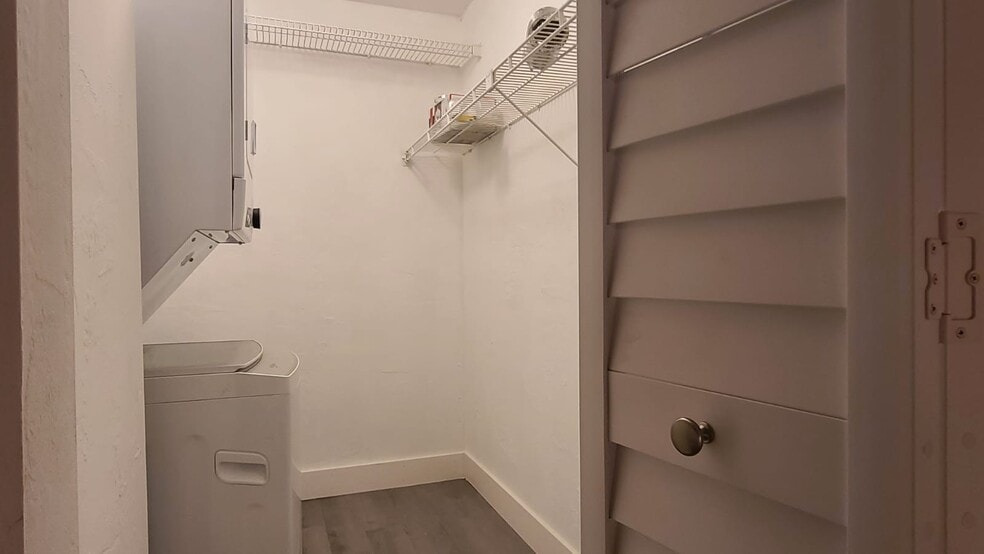 Building Photo - 605 SW 75th St