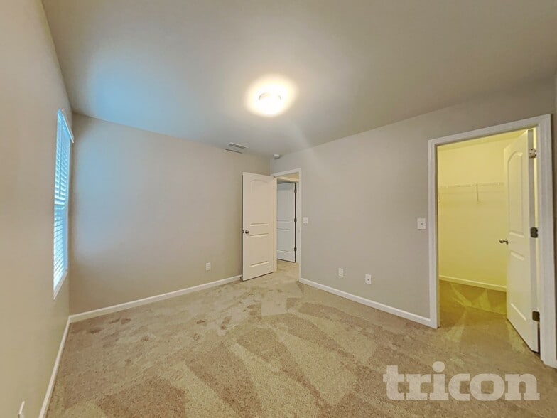 Building Photo - 805 Alta Wy