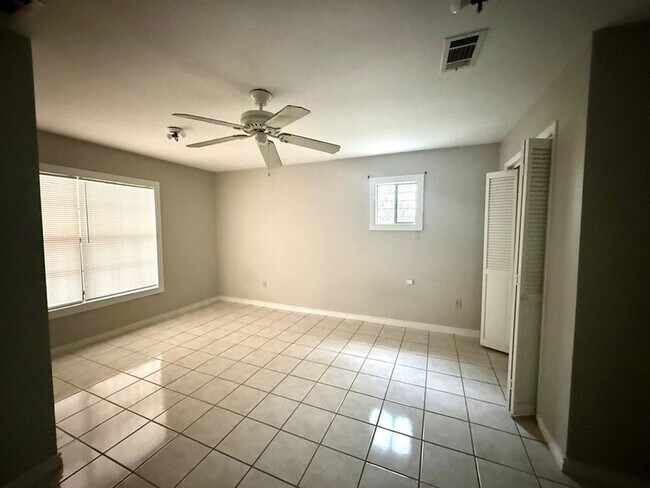 Building Photo - 583 N Monroe St