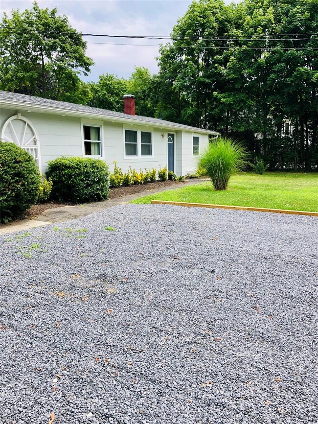 Primary Photo - 303 Old Town Rd
