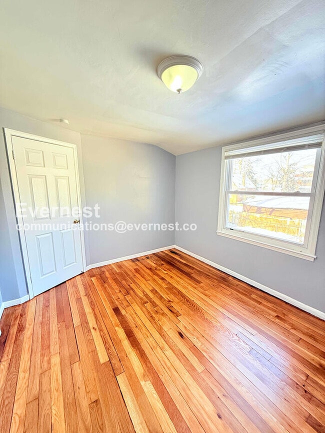 Building Photo - 2 Bed/1 Bath Home with Laundry Hookups / Pet-Friendly / Vouchers Accepted / Available Now!