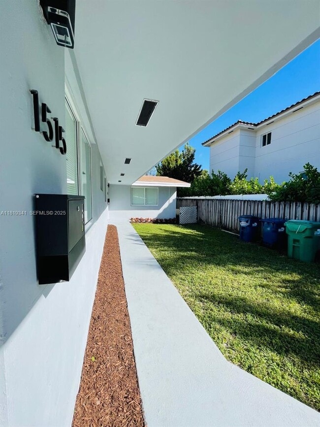 Building Photo - 1515 NE 110th St