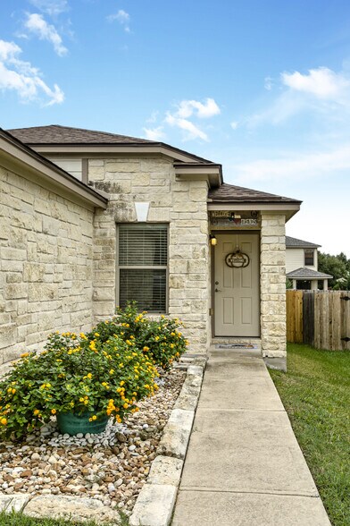 Building Photo - 2322 Kuykendall Dr