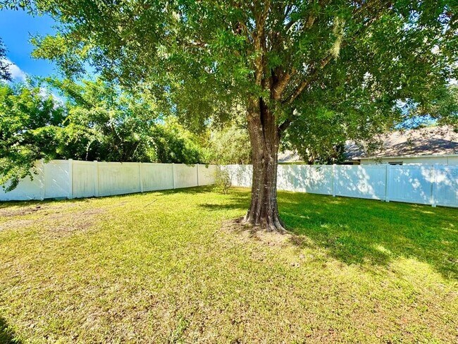 Building Photo - 22537 Roderick Dr