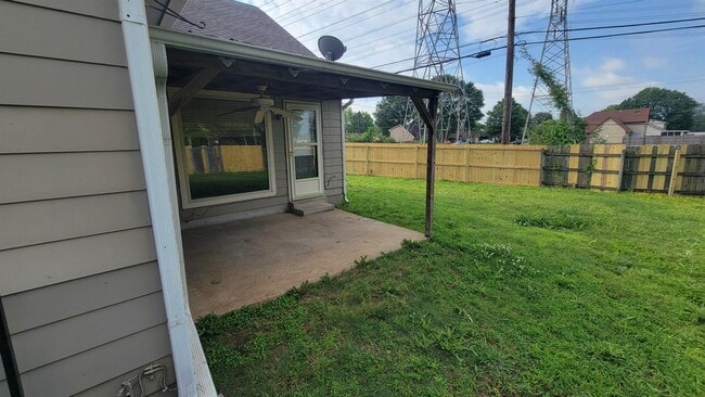Building Photo - 2271 Hometown Dr