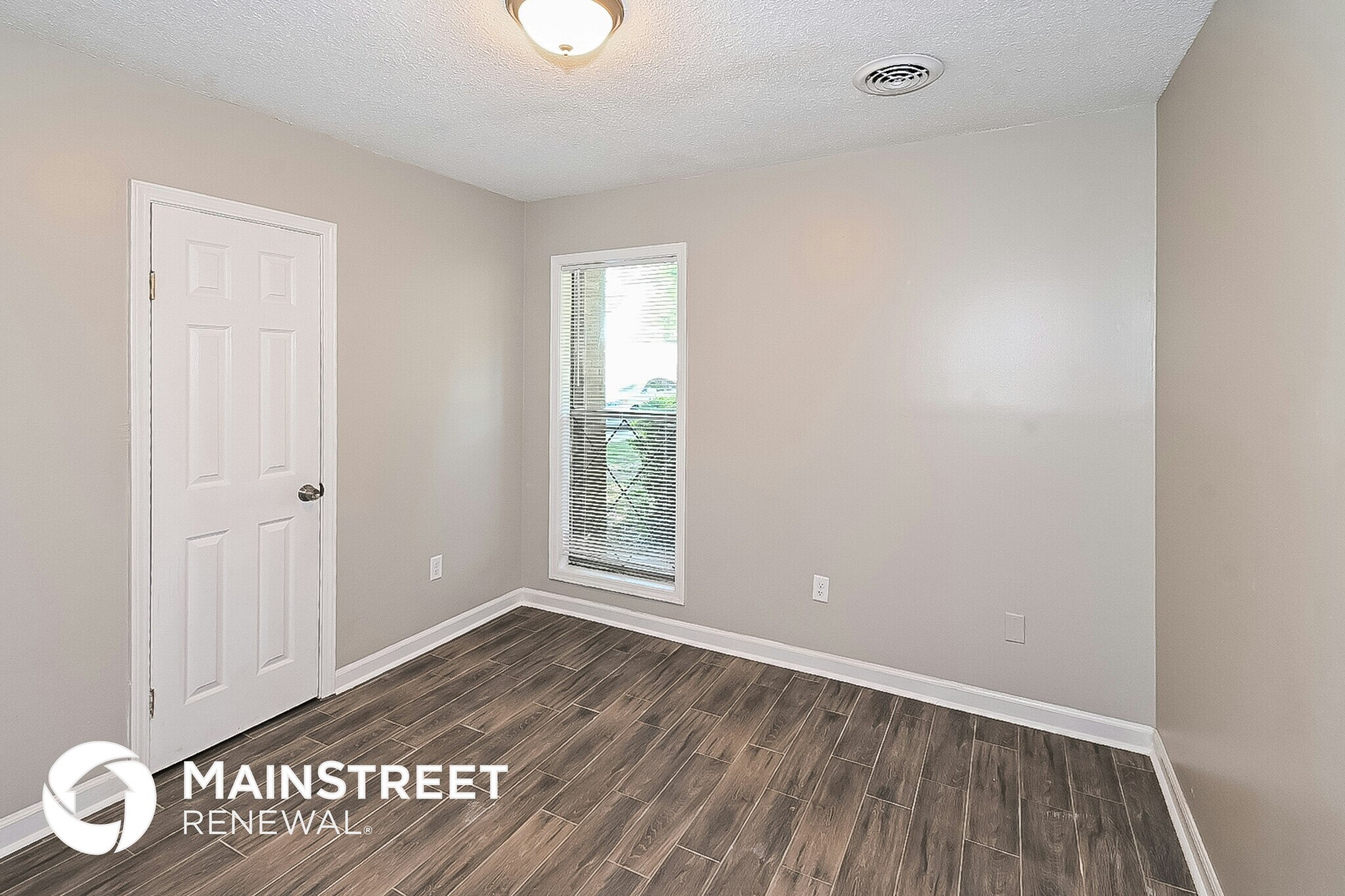 Building Photo - 886 Valley Springs Dr