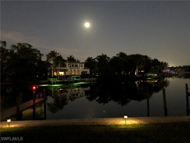 Building Photo - 1910 Gulf Shore Blvd N