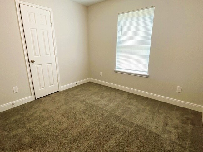 Building Photo - 711 S Houston Ave