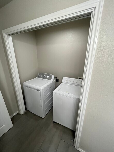 Laundry First Floor - 719 Claremont Pky