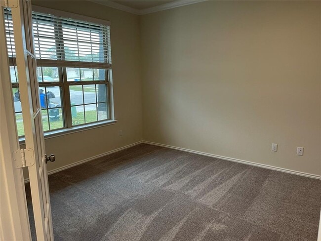 Building Photo - 105 Onna St